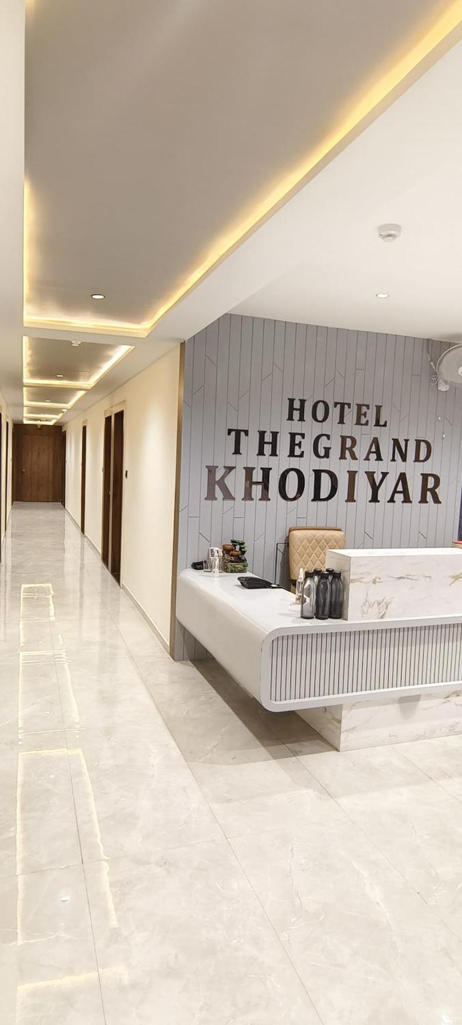 Hotel The Grand Khodiyar Visnagar Exterior foto