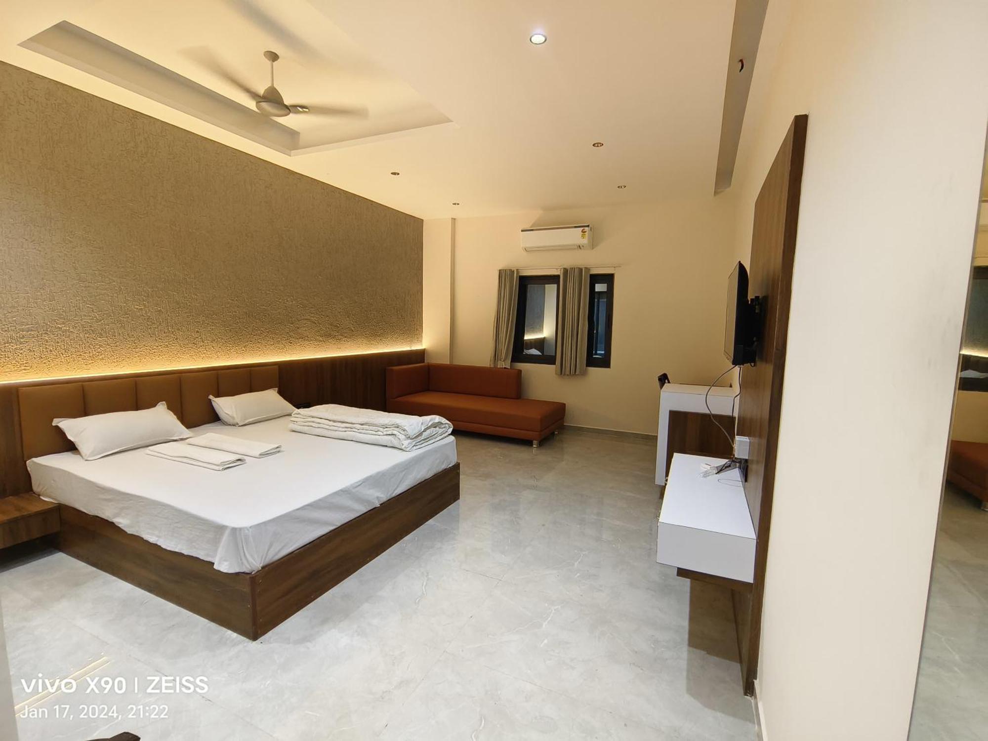 Hotel The Grand Khodiyar Visnagar Exterior foto