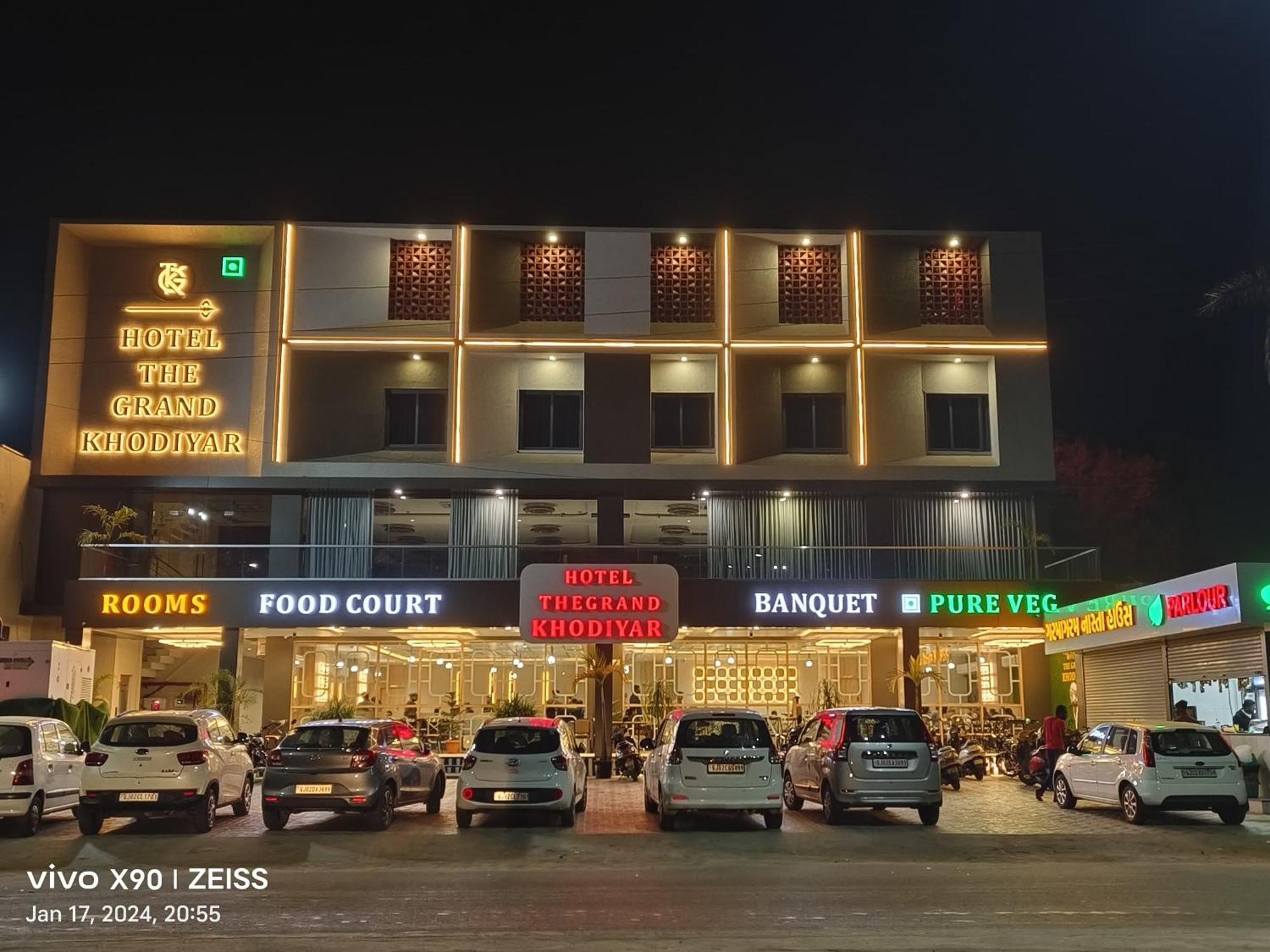 Hotel The Grand Khodiyar Visnagar Exterior foto