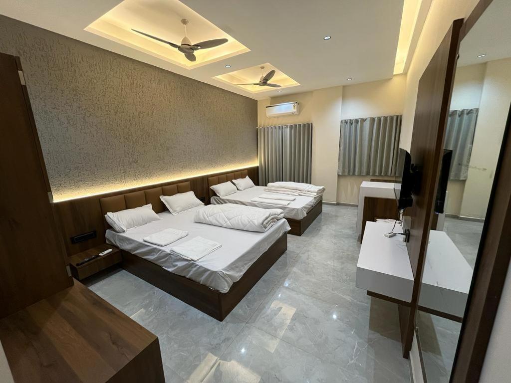 Hotel The Grand Khodiyar Visnagar Exterior foto