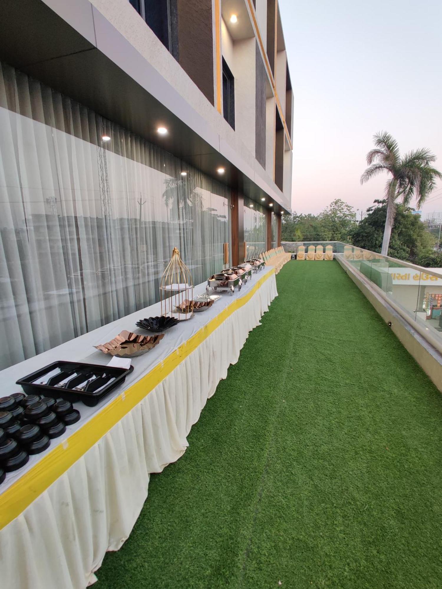 Hotel The Grand Khodiyar Visnagar Exterior foto